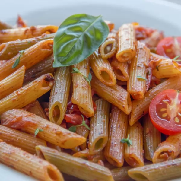 Reteta Penne cu ton si sos rosu