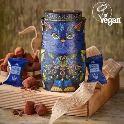 Cutie metalica Midnight Prince in forma de pisica cu trufe de ciocolata vegana Monty 135g