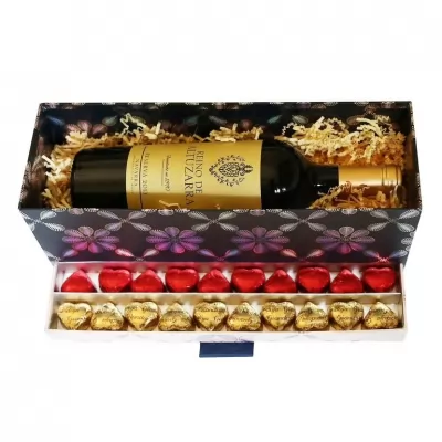 Pachet cadou vin rosu si ciocolata  Valentino Sumptuous Gift