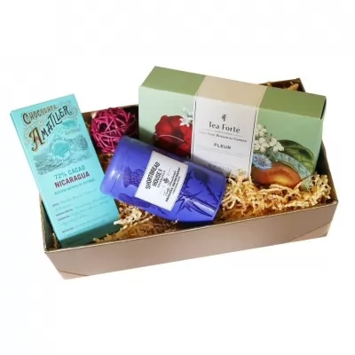 Pachet cadou ceai, biscuiti si ciocolata  Authentic Gift