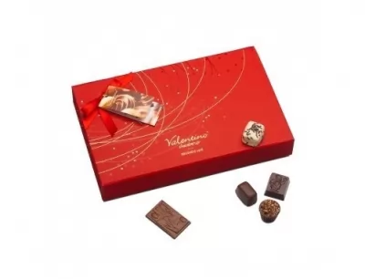 Cutie dreptunghiulara cu 15 praline de ciocolata Valentino 225g